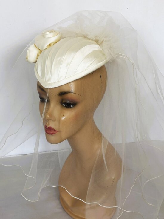VTG  Bridal Veil Satin Cap Fascinator with satin roses   EUVC main image 6